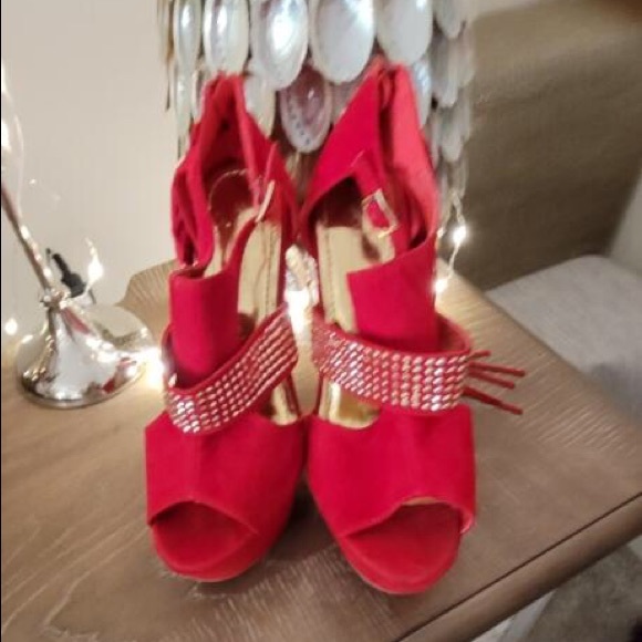 Red Shoedazzle size 6.5 gently used. - Picture 6 of 8